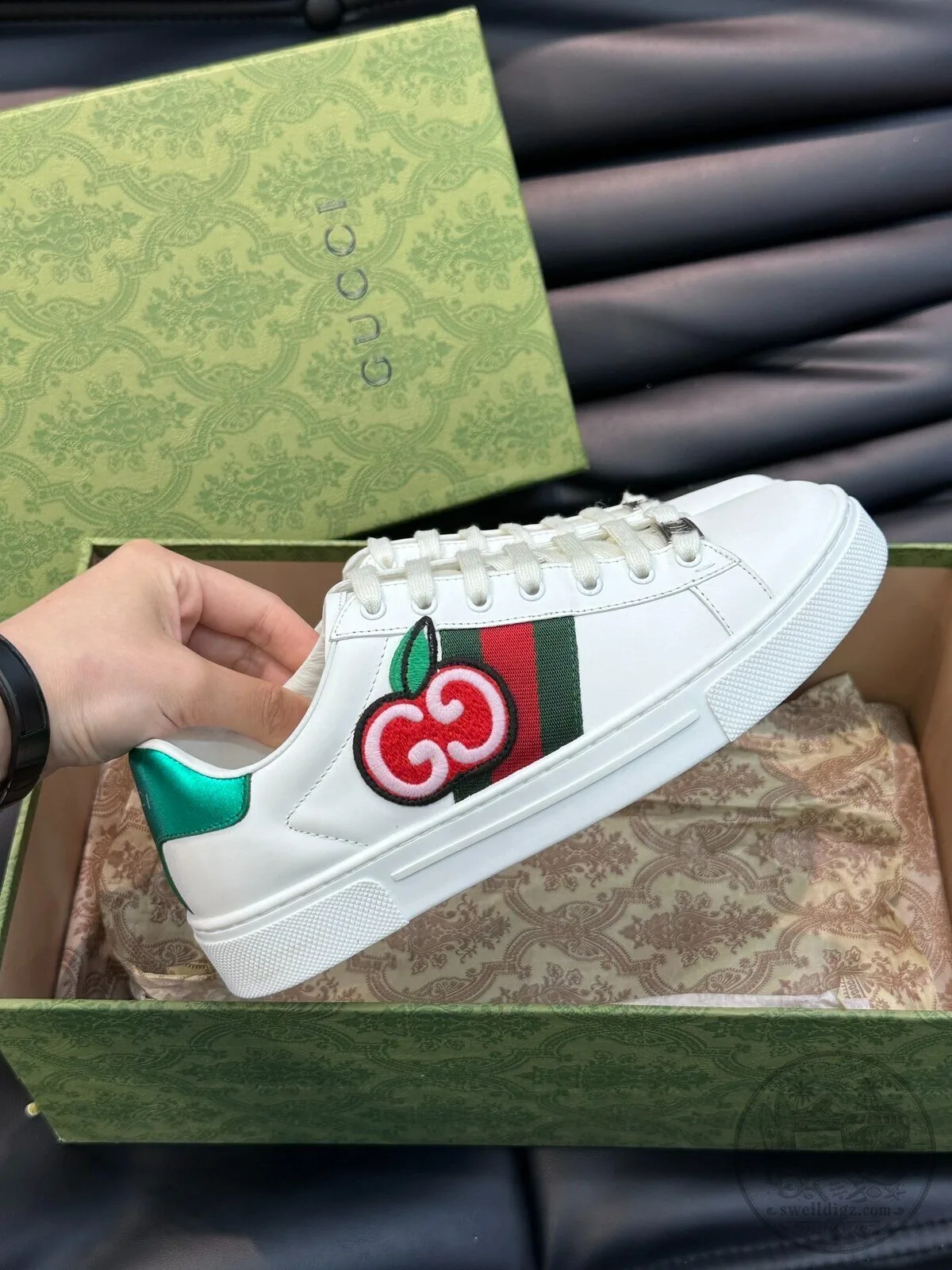 Gucci White Leather Apple Embroidered Sneakers
